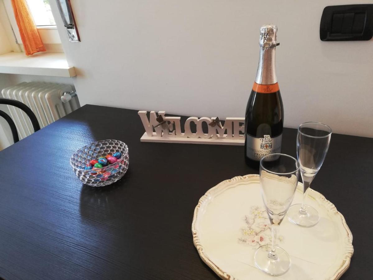 La Piazzetta Apartment สเตรซา ภายนอก รูปภาพ